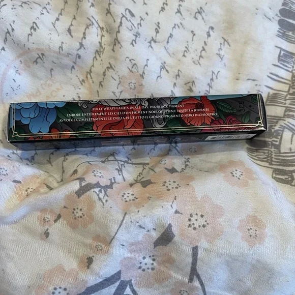 6 for $40. KVD Full Sleeve Long + Defined Tubing Mascara Ink Black - Picture 2 of 5